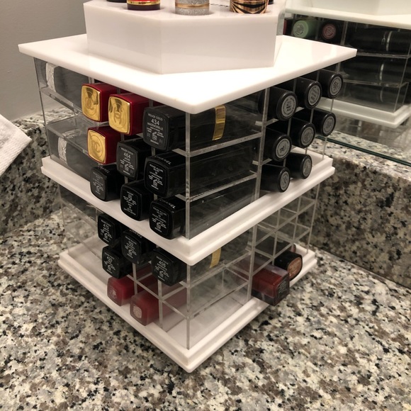 Zahra spinning lipstick tower